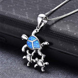 Collier en opale bleue avec une tortue