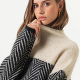 Fleur | Pull premium à col haut en matériau luxueux