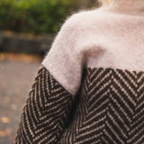 Fleur | Pull premium à col haut en matériau luxueux